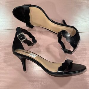 FIONI Clothing Black Scalloped Ankle-Strap Heels